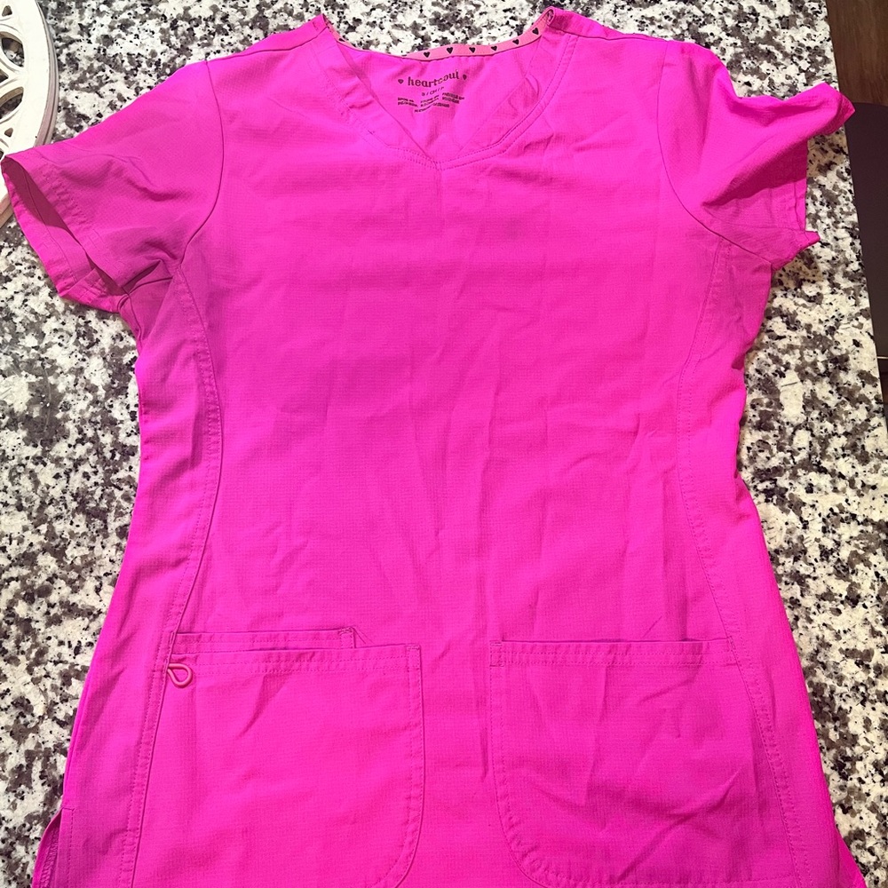 HOT pink heart soul scrub top, size small